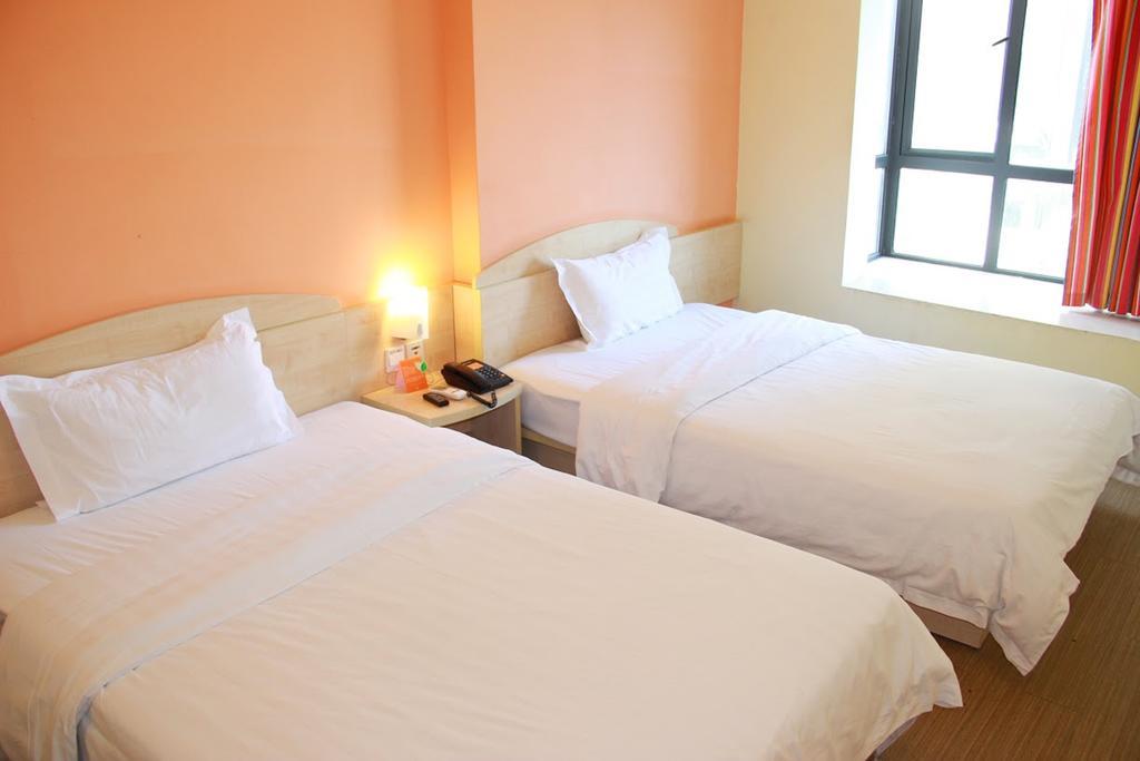 7Days Inn Yueyang East Maoling Pedestrain Street Εξωτερικό φωτογραφία